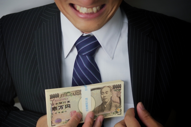 ヤミ金業者は金をせしめてほくそ笑む。熊本市の弁護士や司法書士への無料相談に一歩踏み出す